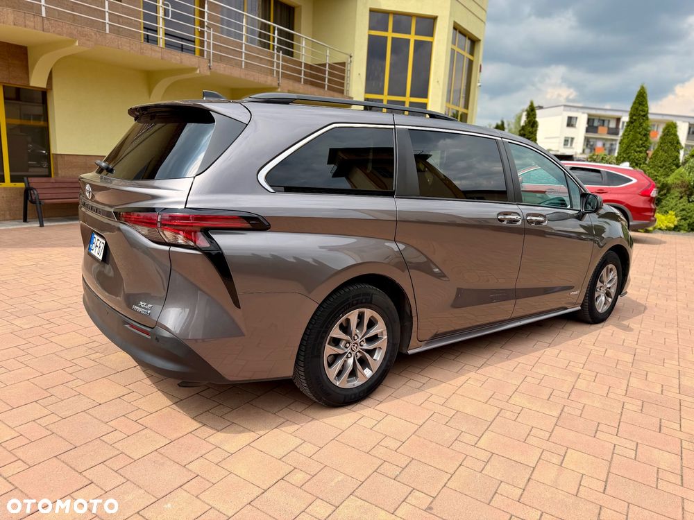 Toyota Sienna - 8