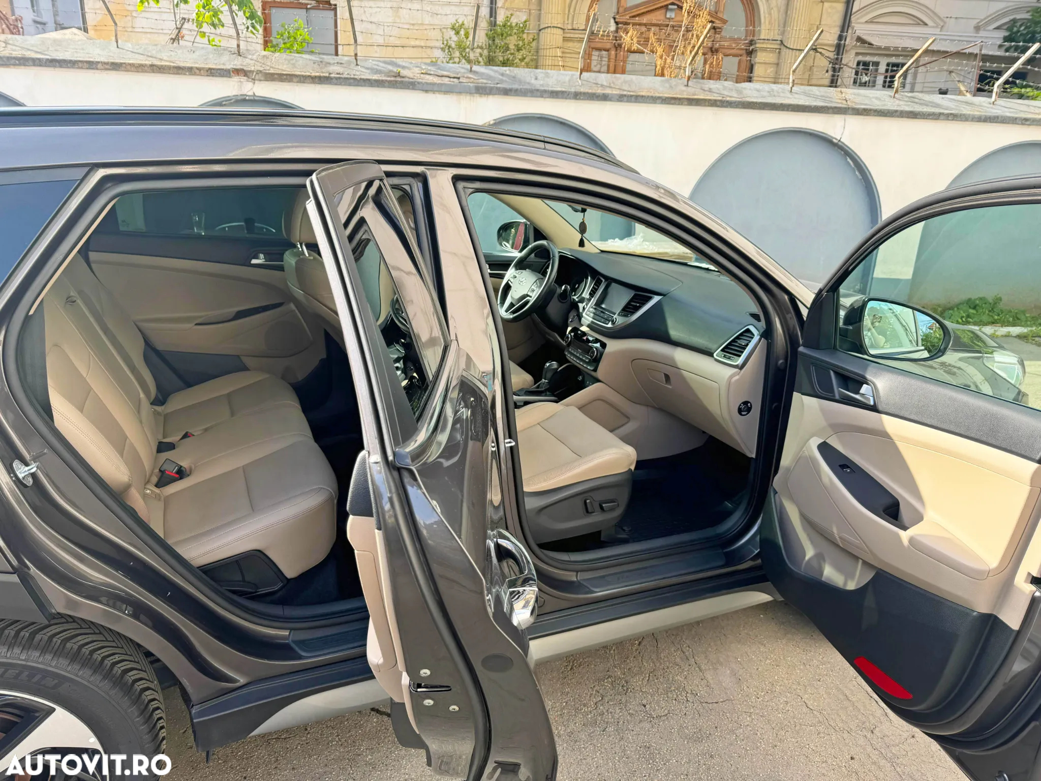 Hyundai Tucson 2.0 CRDI 4WD 6AT Premium+ - 13