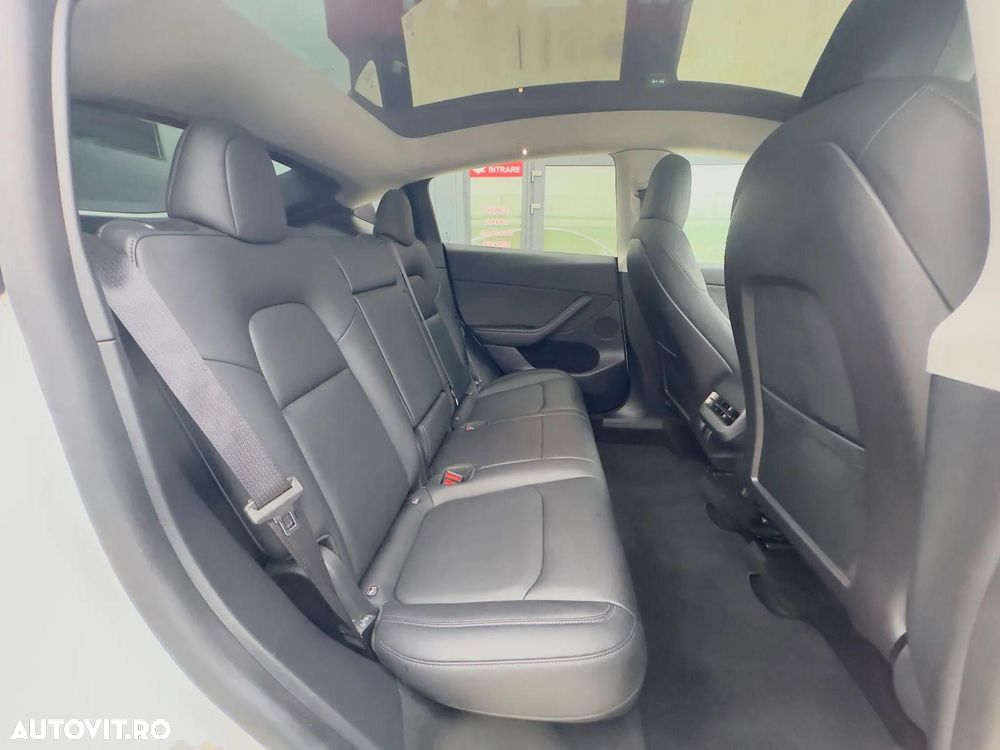 Tesla Model Y - 19