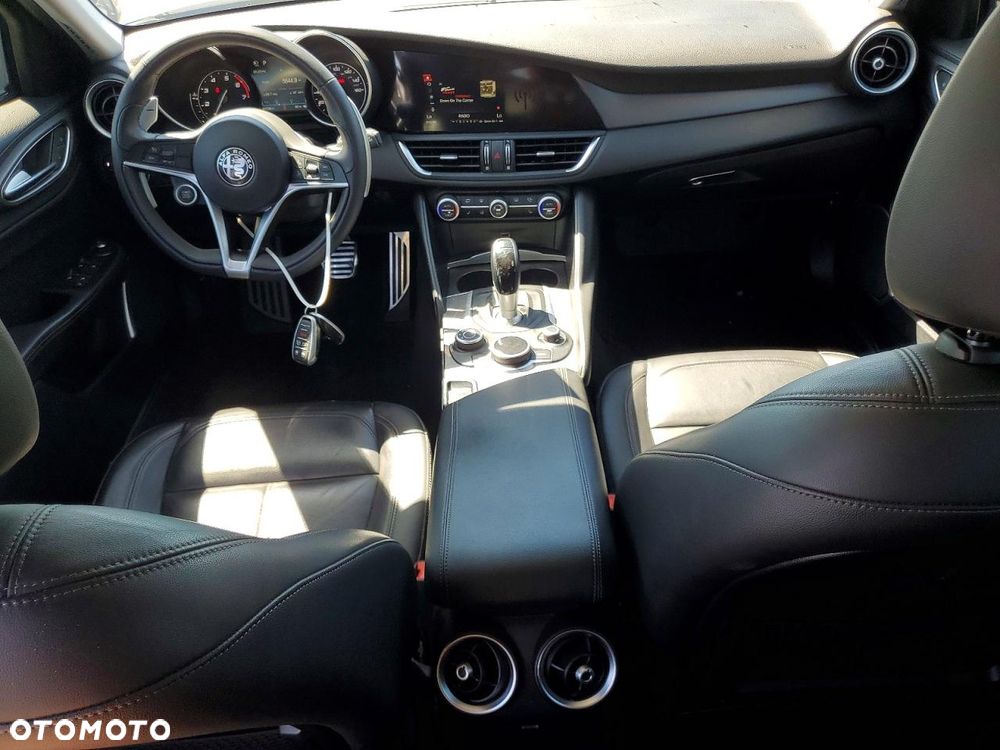 Alfa Romeo Giulia 2.0 Turbo 16V AT8-Q4 Ti - 7