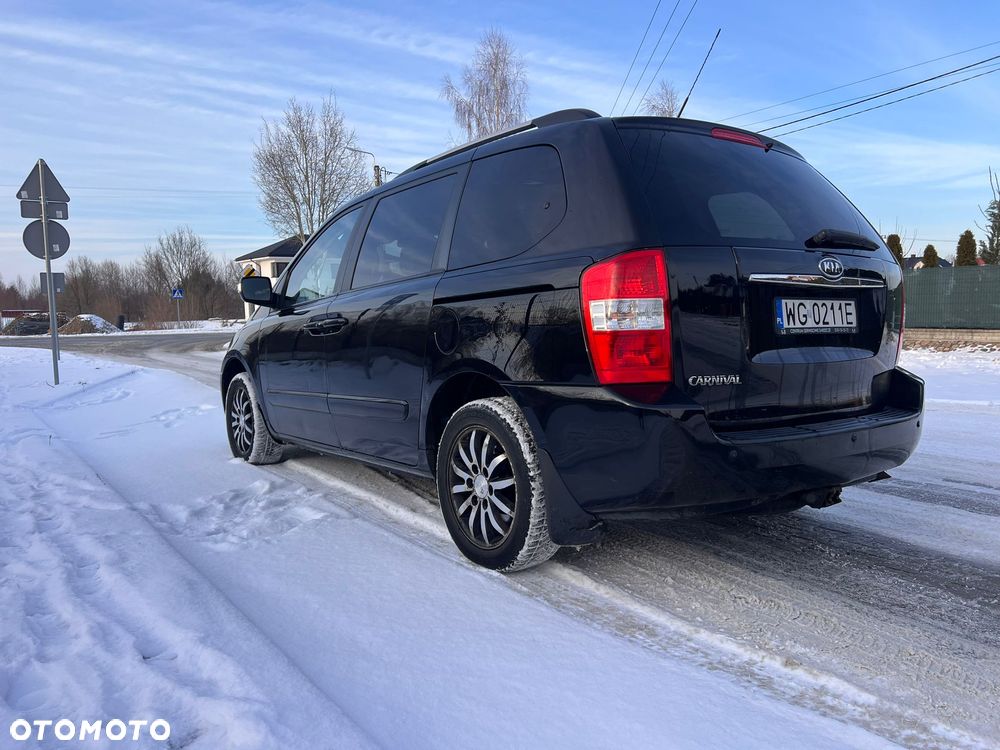 Kia Carnival - 1