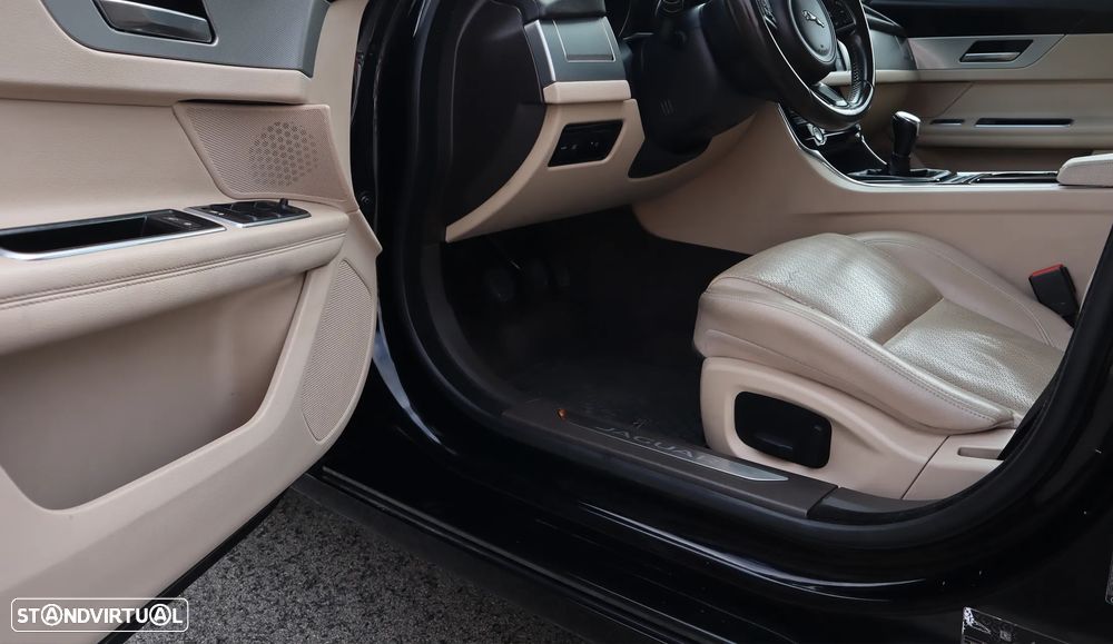 Jaguar XF E-Performance Prestige - 17