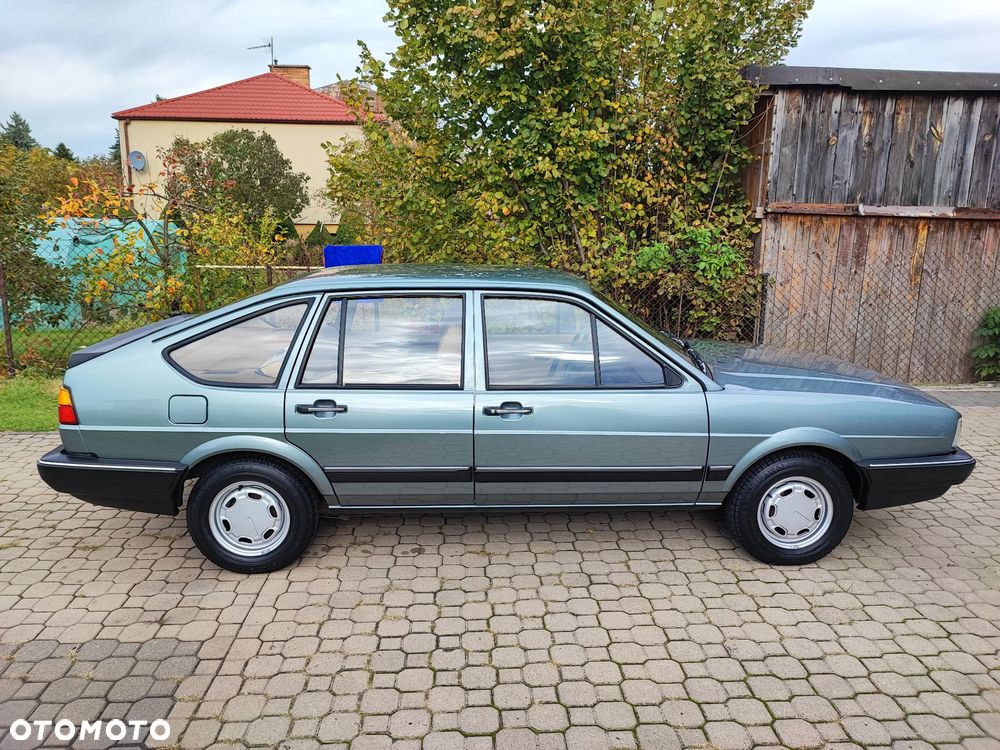 Volkswagen Passat 1.6 C - 20