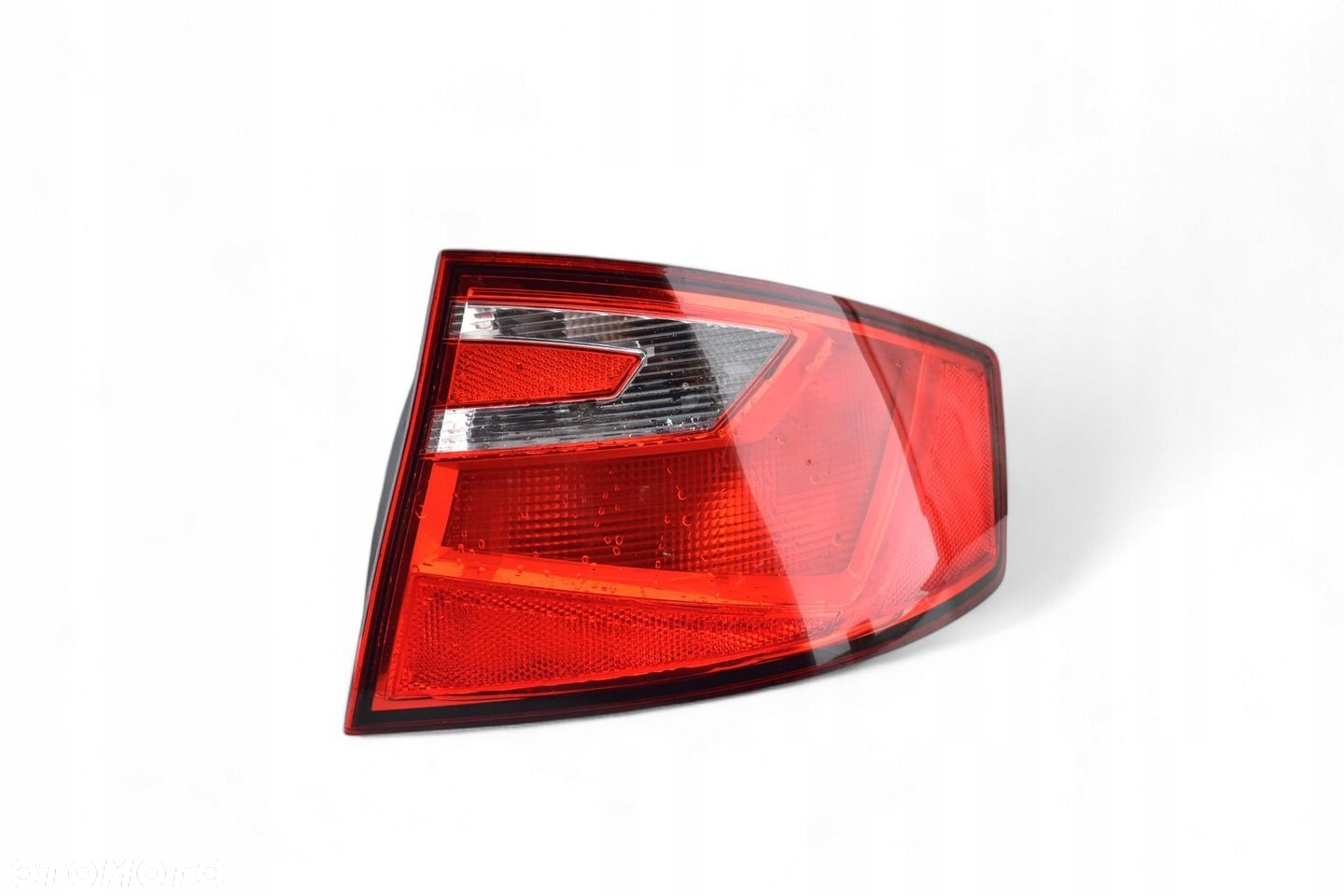 Lampa Prawy Tył w Błotnik SEAT TOLEDO IV 2014R - 6