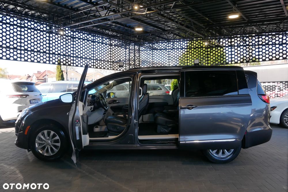 Chrysler Pacifica - 6