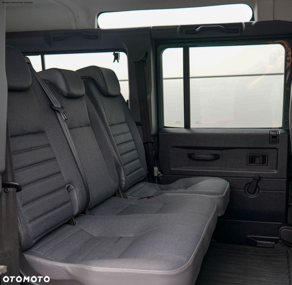 Land Rover Defender - 30