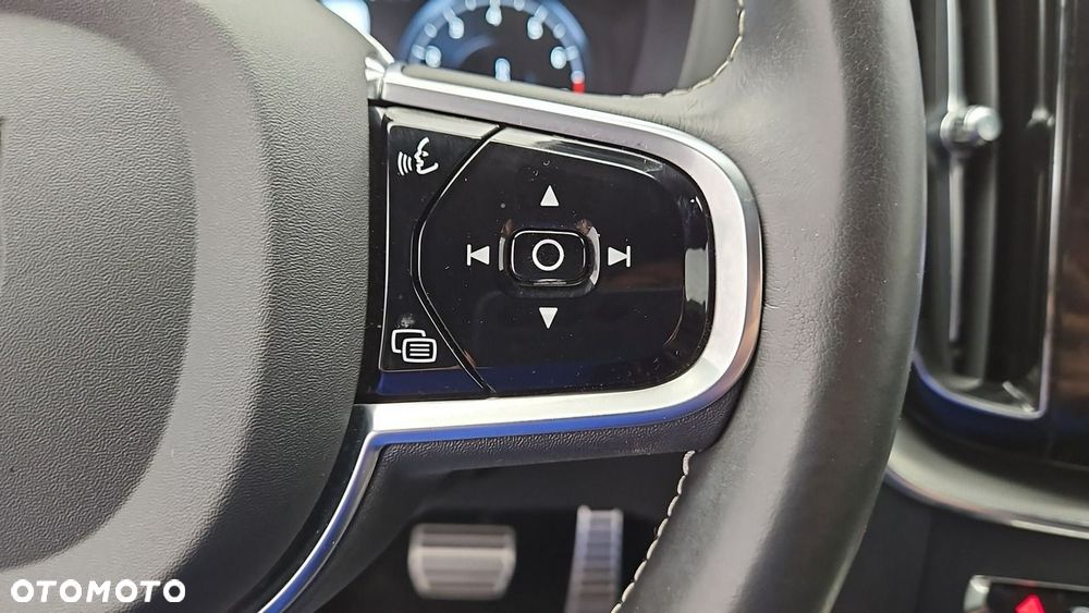 Volvo XC 60 B4 B R-Design - 15