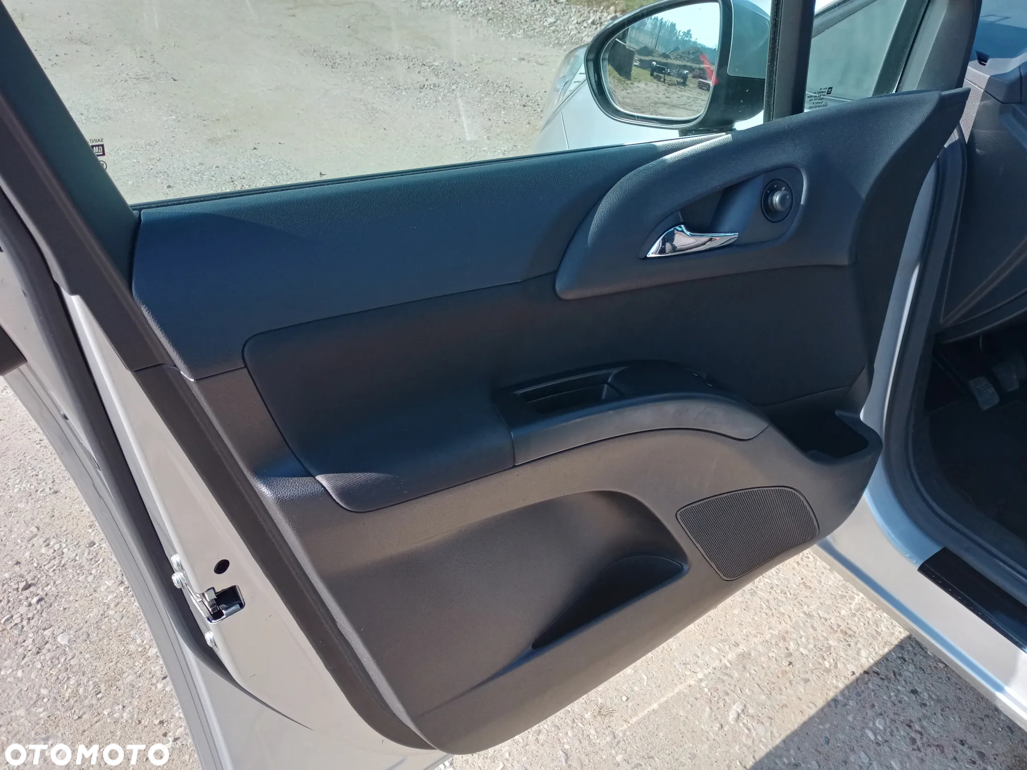 Opel Meriva - 11