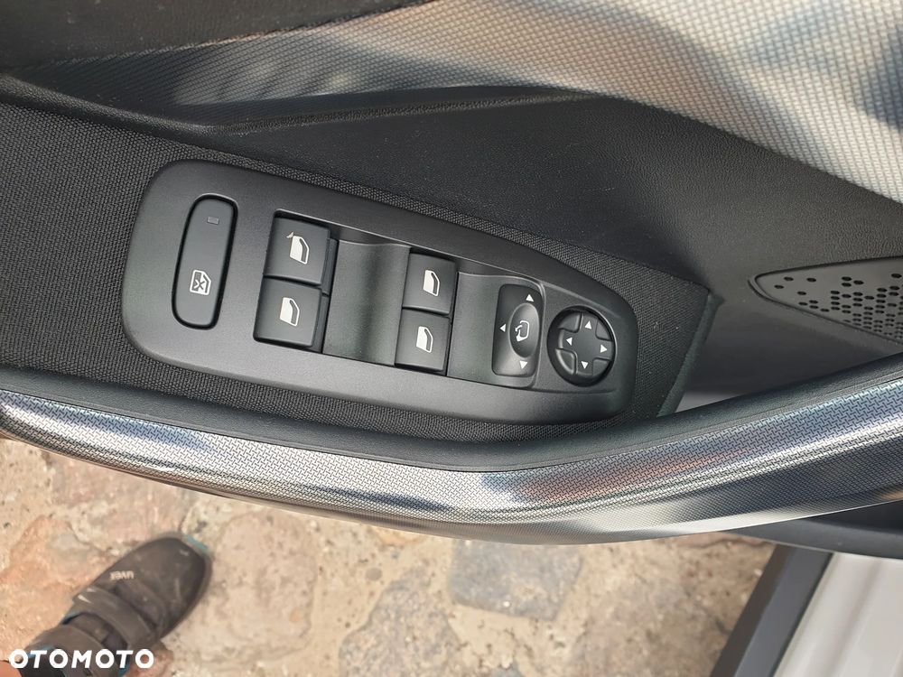 Peugeot 2008 PureTech 110 Stop&Start EAT6 Allure - 19