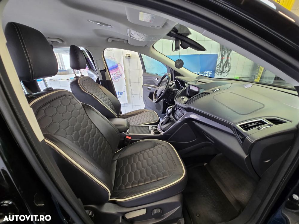 Ford Kuga 2.0 TDCi 4WD Powershift Vignale - 12