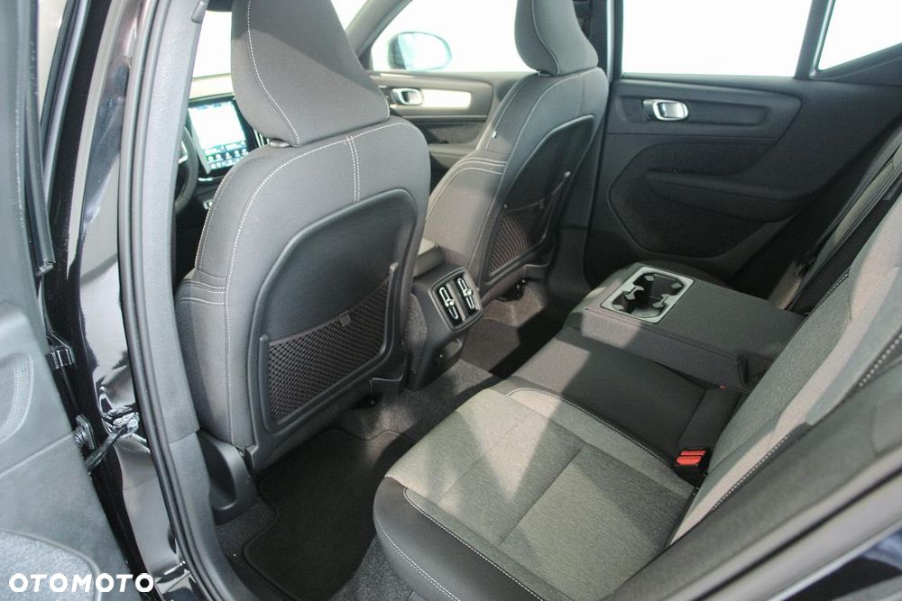 Volvo XC 40 B3 B DKG Plus Black Edition - 15