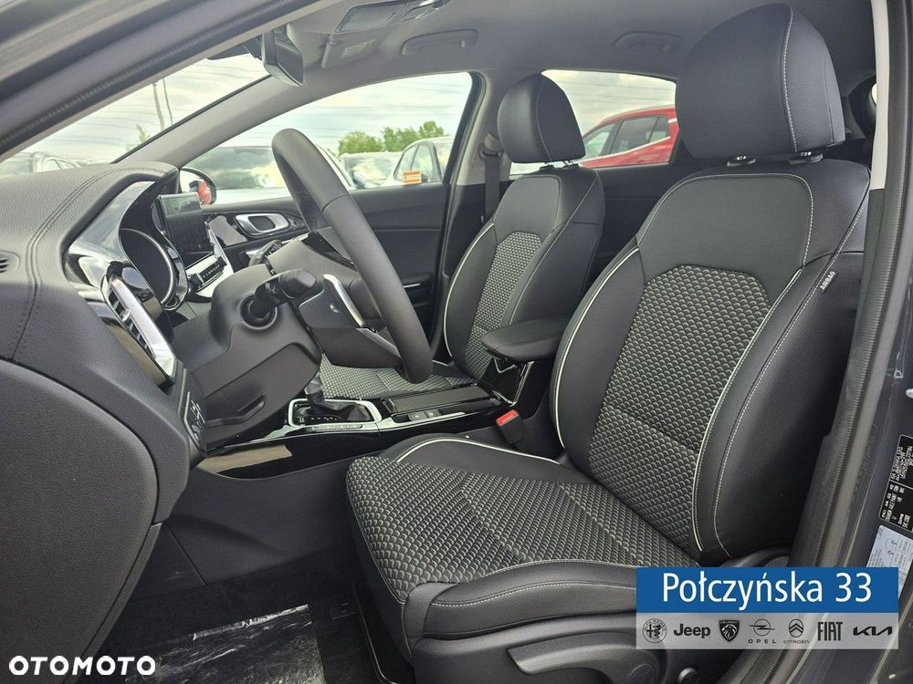 Kia Ceed - 10