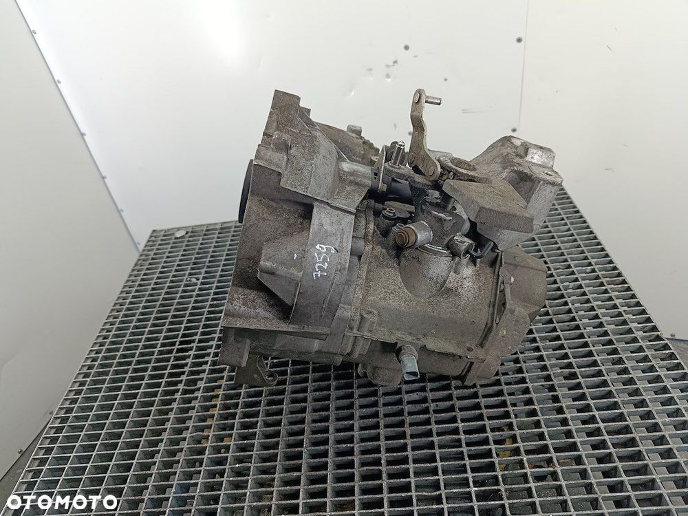 SKRZYNIA BIEGÓW MANUALNA 6 VW PASSAT B6 HPB 1.6 FSI 116KM - 4