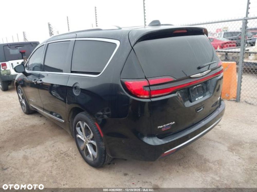 Chrysler Pacifica - 3