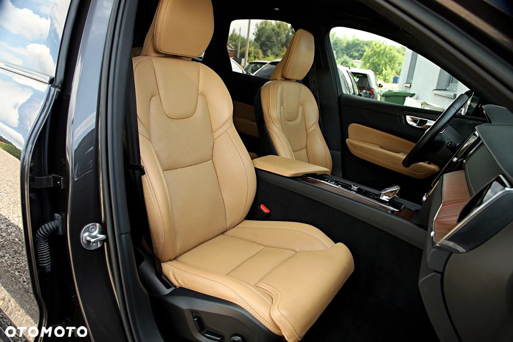 Volvo XC 60 B5 D AWD Ultimate Bright - 28