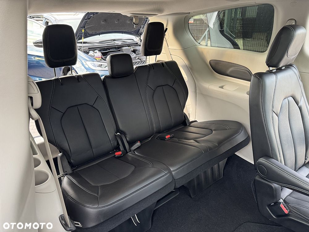 Chrysler Pacifica - 14