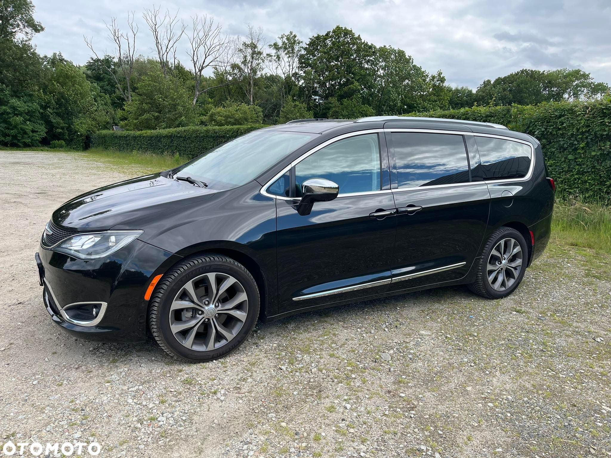 Chrysler Pacifica - 1