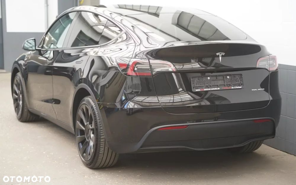 Tesla Model Y - 9