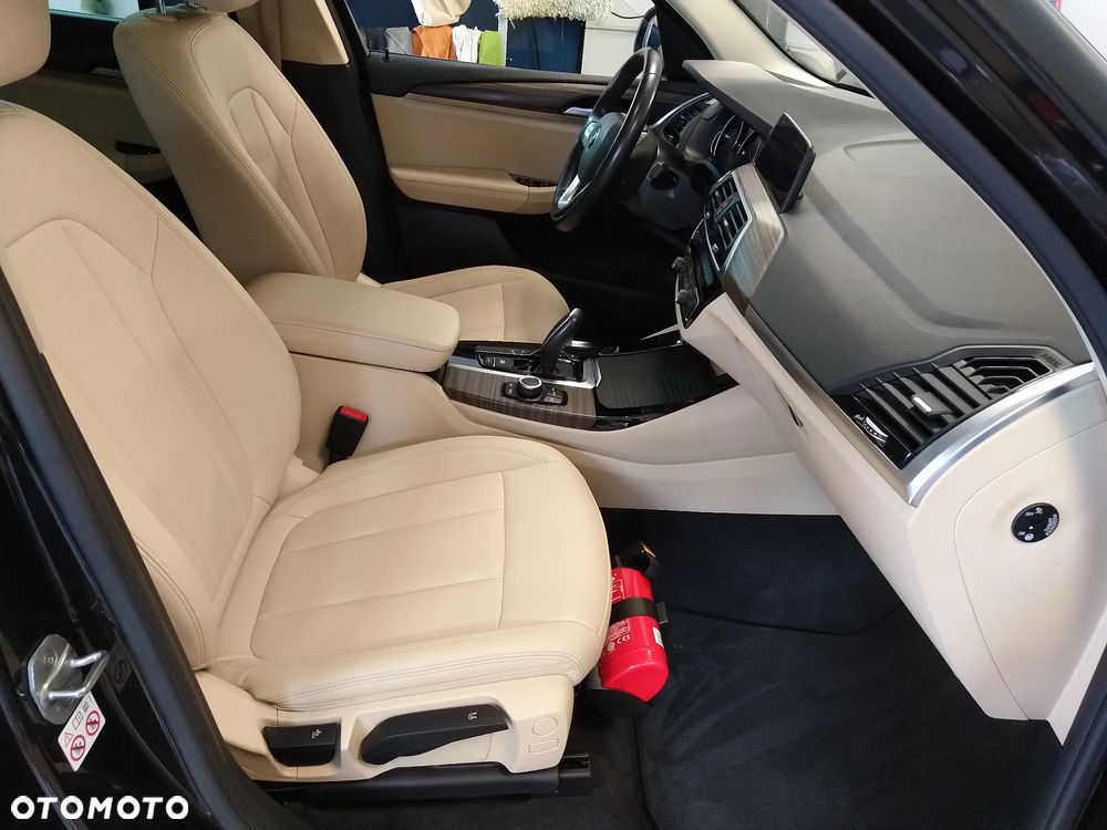 BMW X3 xDrive20i Luxury Line - 7