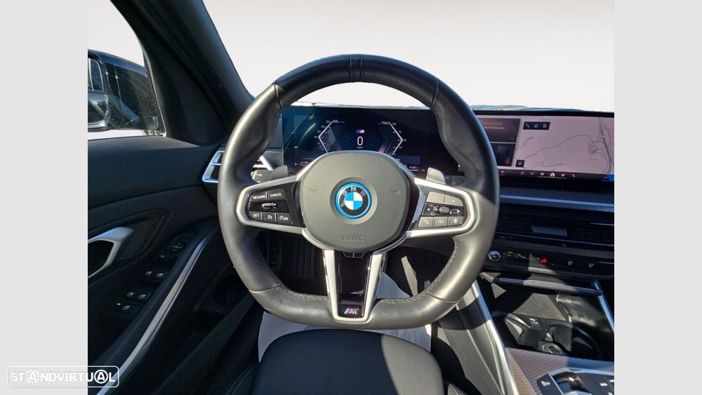 BMW 330 e Pack Desportivo M Auto — fotografia 12