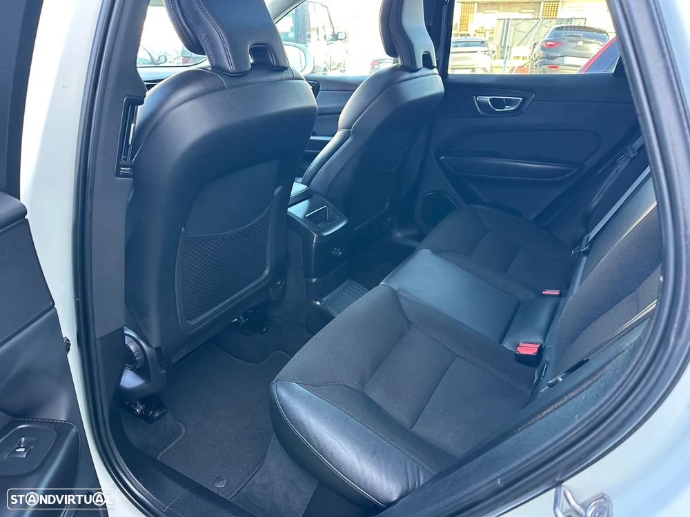 Volvo XC 60 2.0 T8 PHEV Momentum Plus AWD - 10