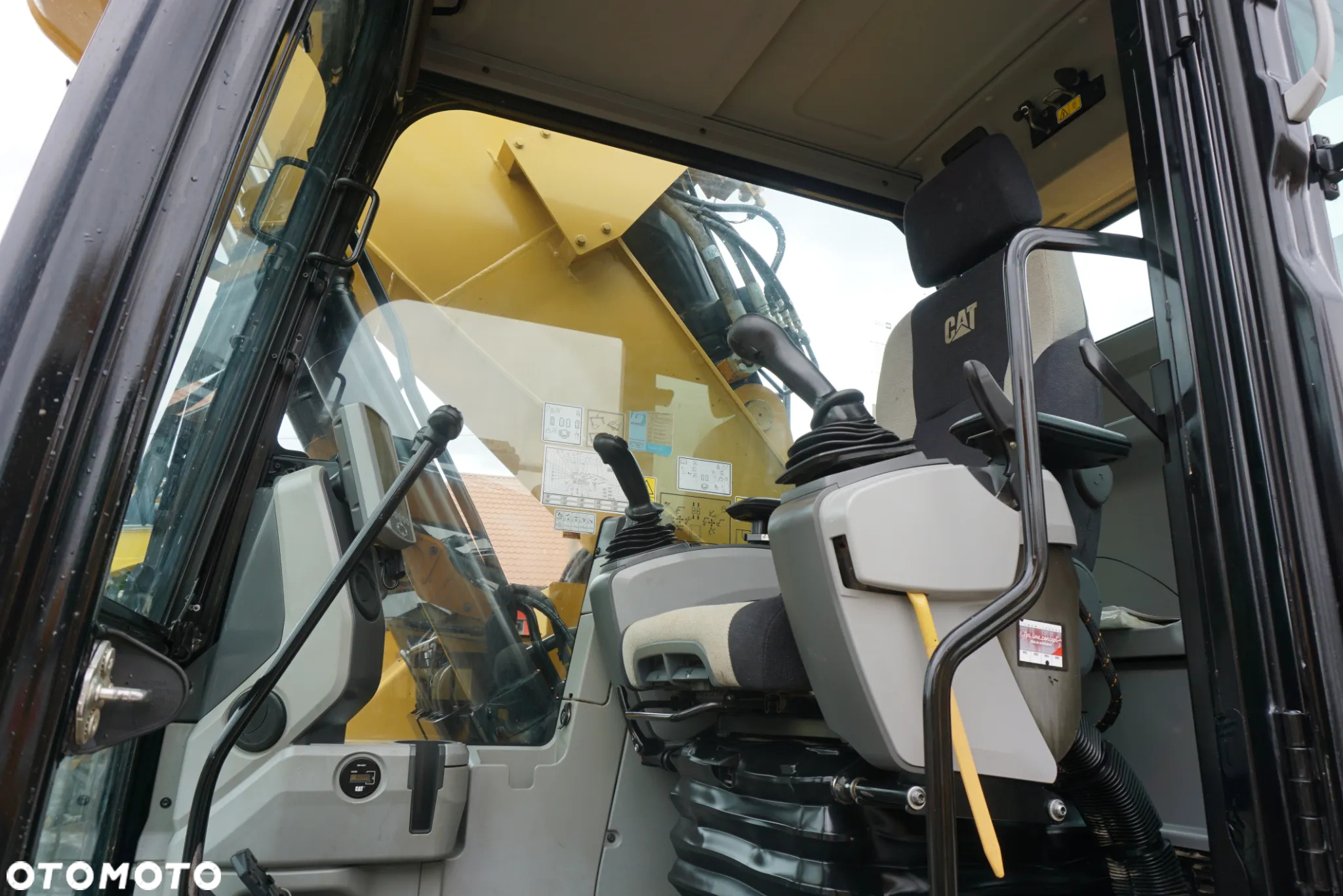 Caterpillar CAT 325 F - 12