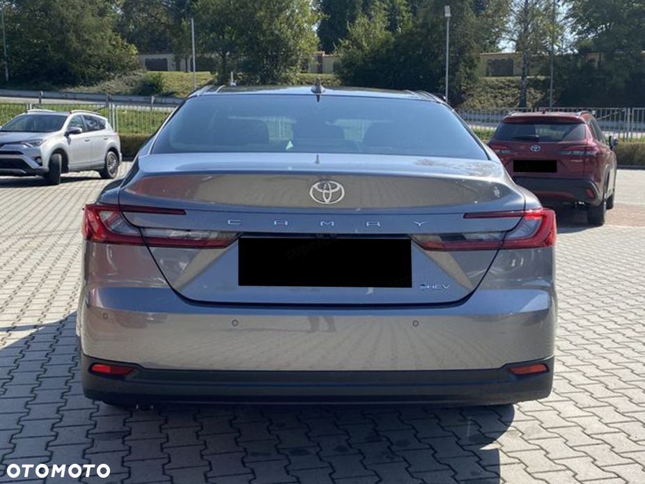 Toyota Camry - 5