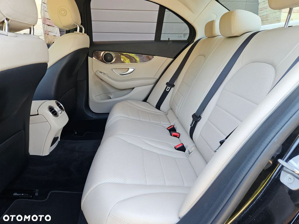 Mercedes-Benz Klasa C 200 4-Matic 9G-TRONIC - 25