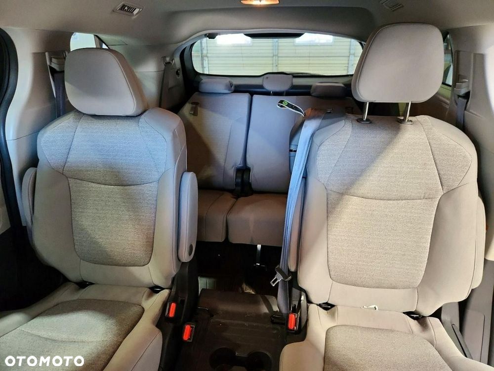 Toyota Sienna - 10