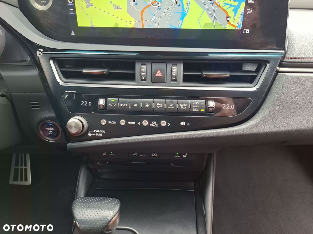 Lexus ES 300h F Sport Edition - 30