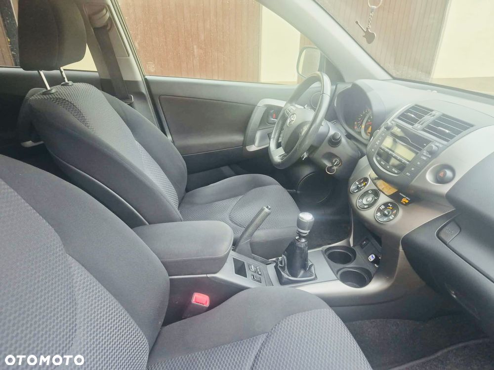 Toyota RAV4 - 6