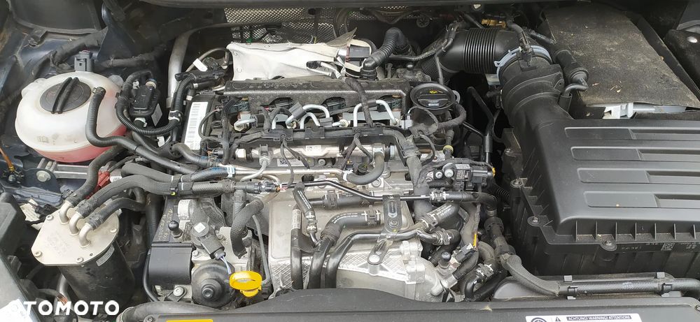 Volkswagen Touran 2.0 TDI BMT Highline - 10