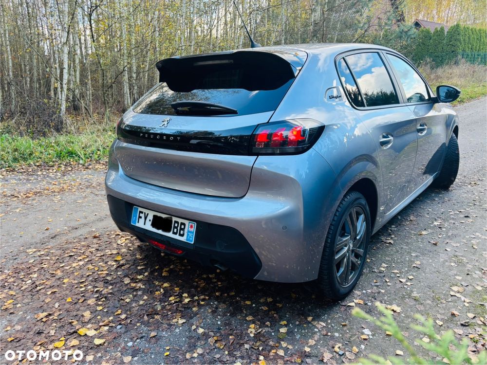 Peugeot 208 PureTech 100 EAT8 Allure - 12