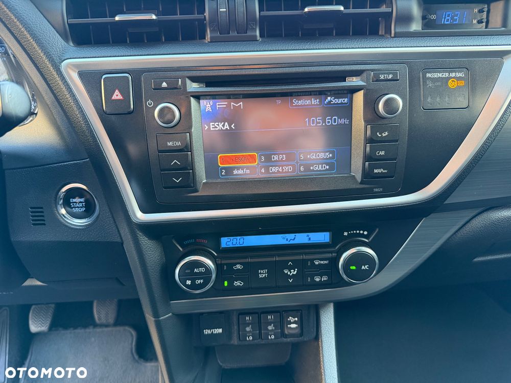Toyota Auris 1.6 Premium Start - 23