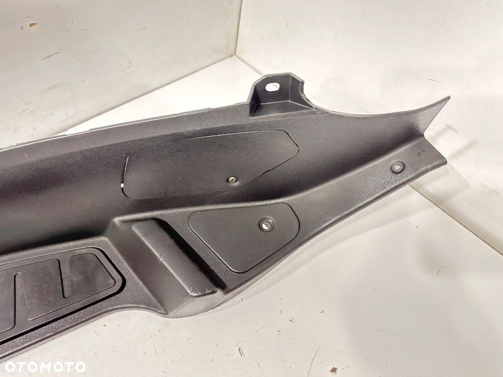 Podłoga L  Piaggio MP3 125/250/400/500 - 4