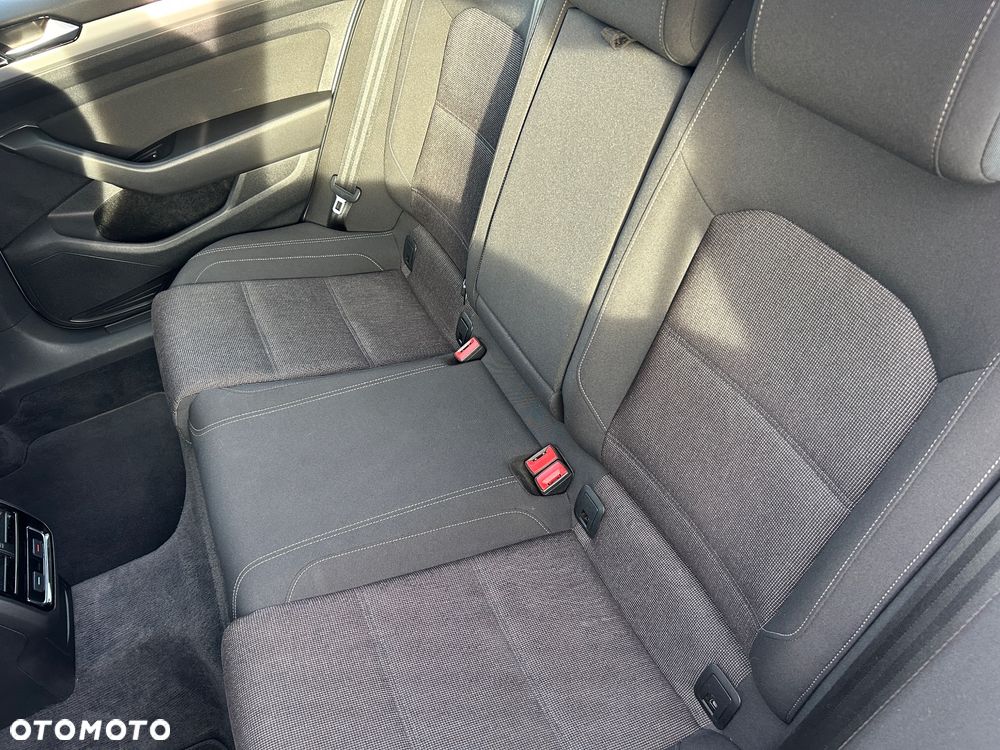 Volkswagen Passat 2.0 TDI SCR Comfortline - 23