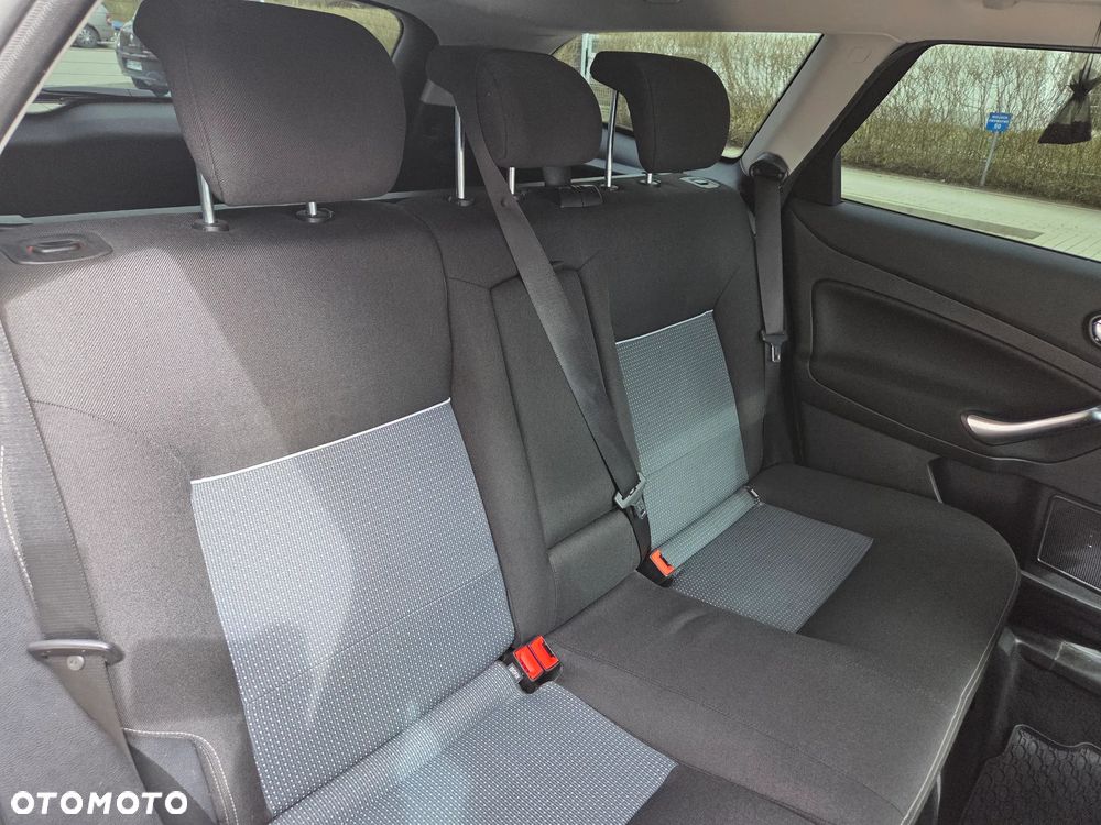 Ford Mondeo 2.0 Trend - 13