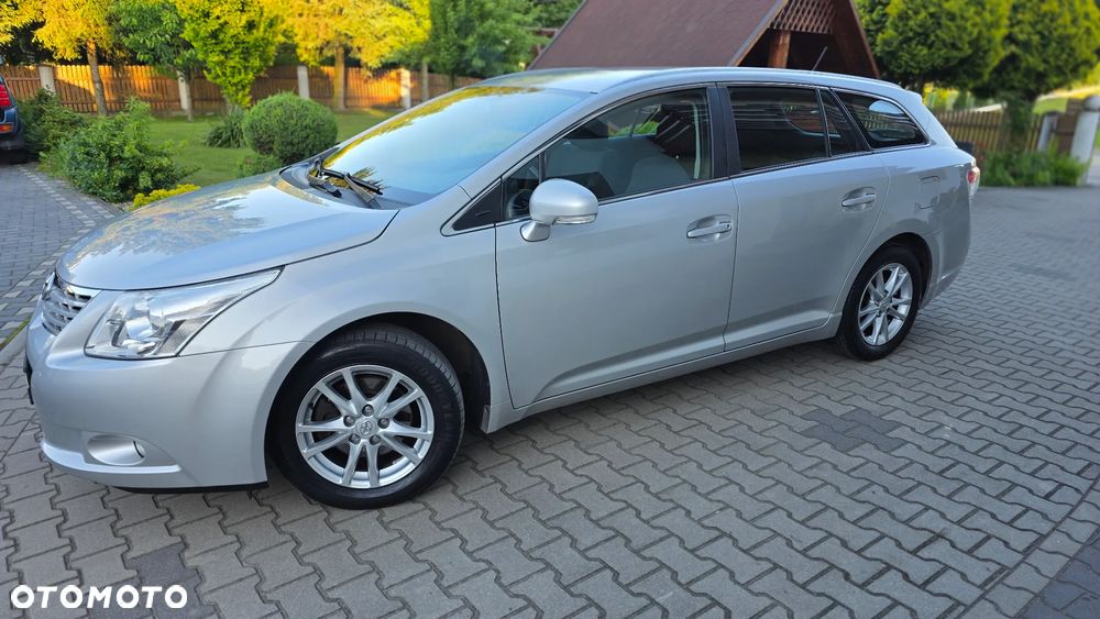 Toyota Avensis 1.8 Comfort - 3