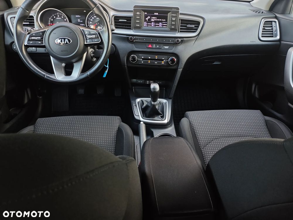 Kia Ceed - 10