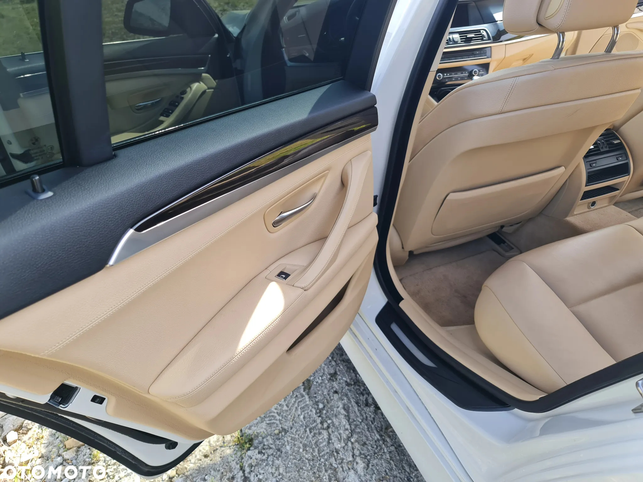 BMW Seria 5 528i xDrive - 23