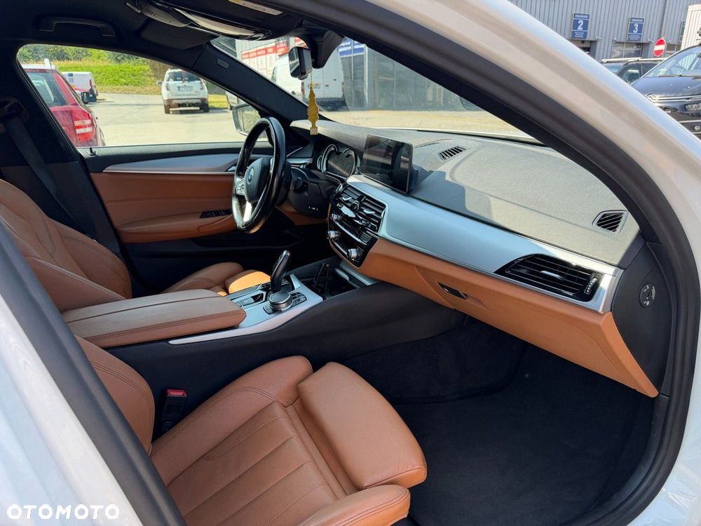 BMW Seria 5 520d Luxury Line - 17