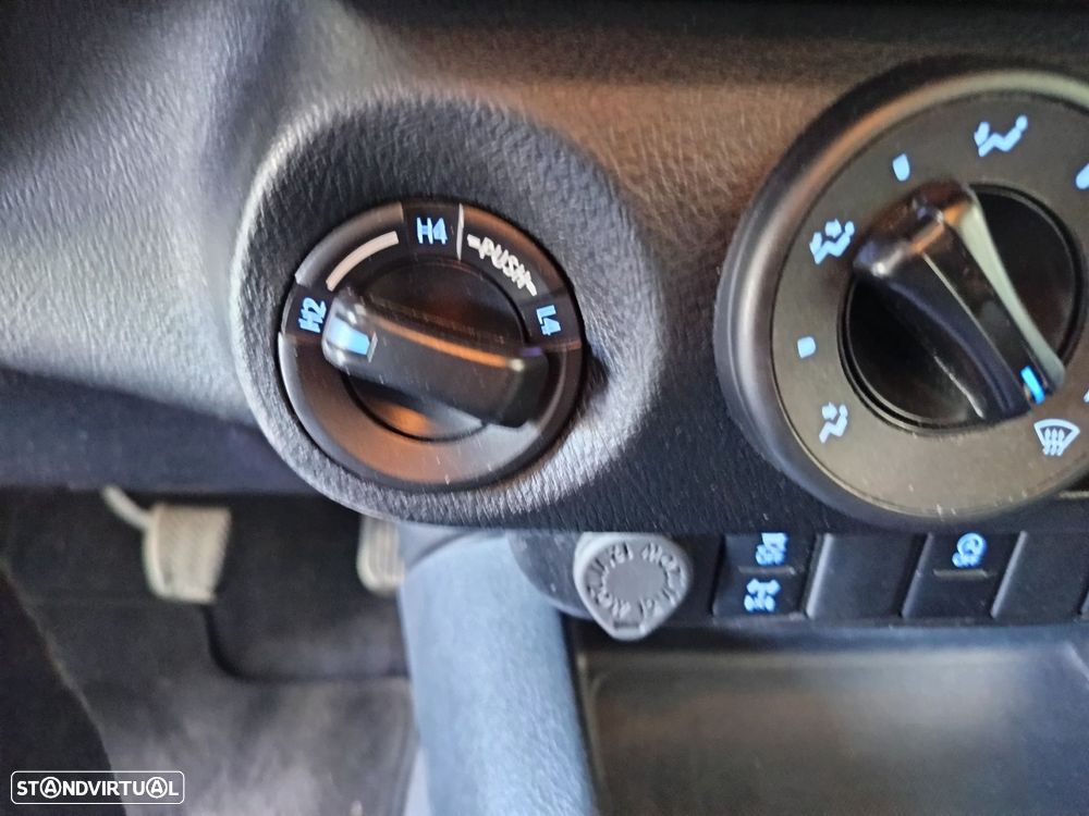 Toyota Hilux 2.4 D-4D 4WD CD CM - 14