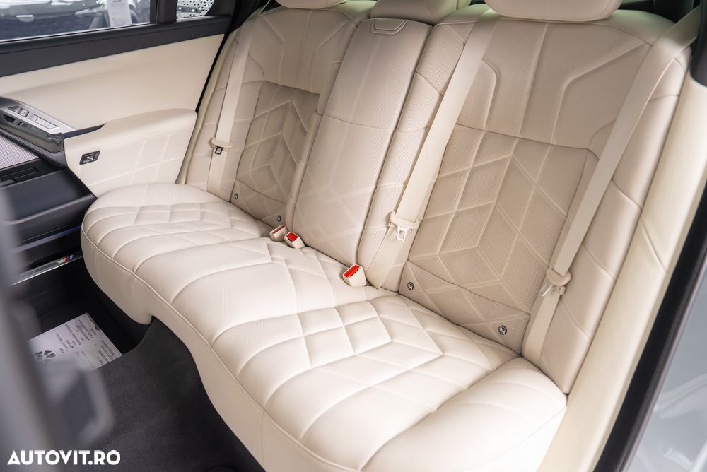 BMW M7 M760e xDrive - 31
