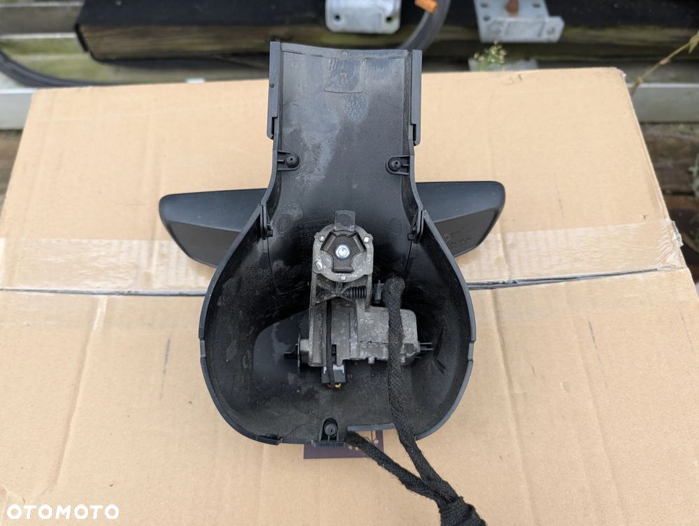LUSTERKO WSTECZNE DODGE RAM V 68453788AA - 3