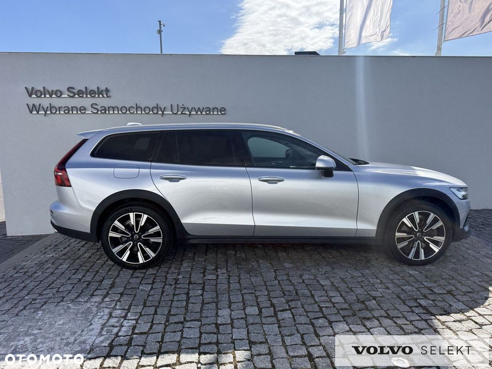 Volvo V60 Cross Country - 5