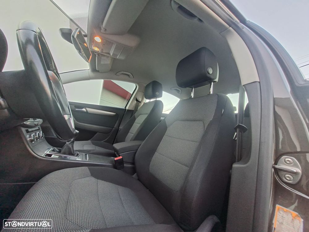 VW Passat 2.0 TDI BlueMotion Exclusive - 22