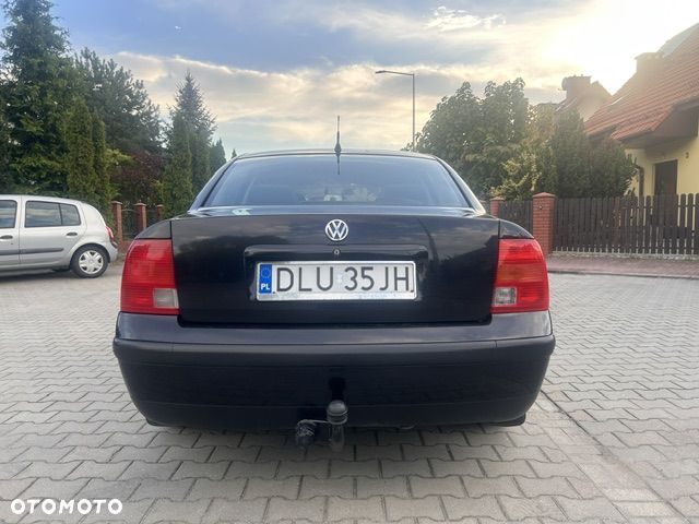 Volkswagen Passat - 4