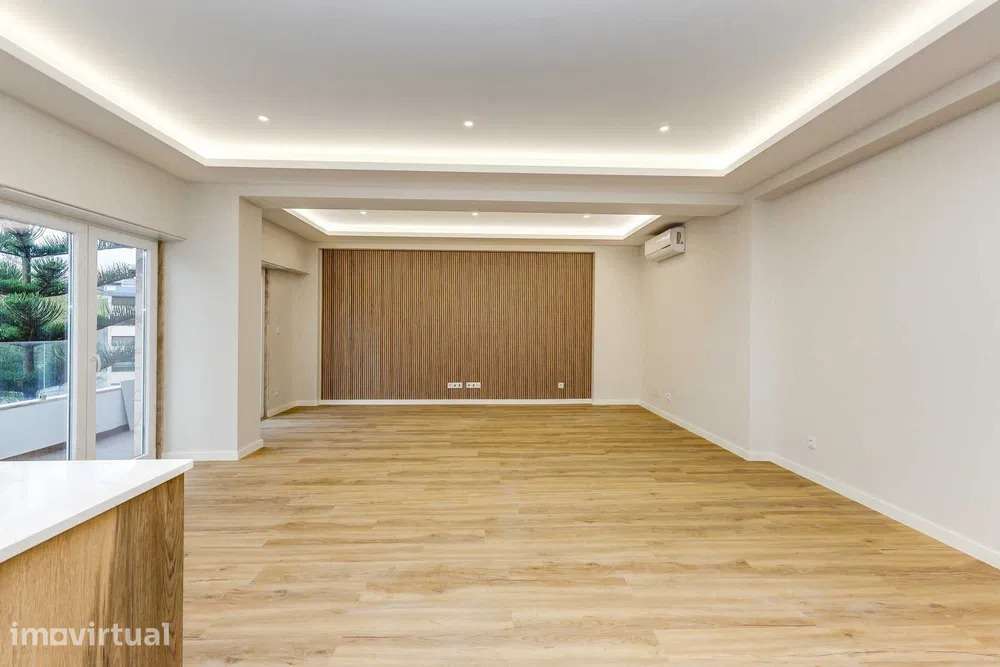 T4 de Luxo Totalmente Remodelado em Carnaxide - Grande imagem: 3/12