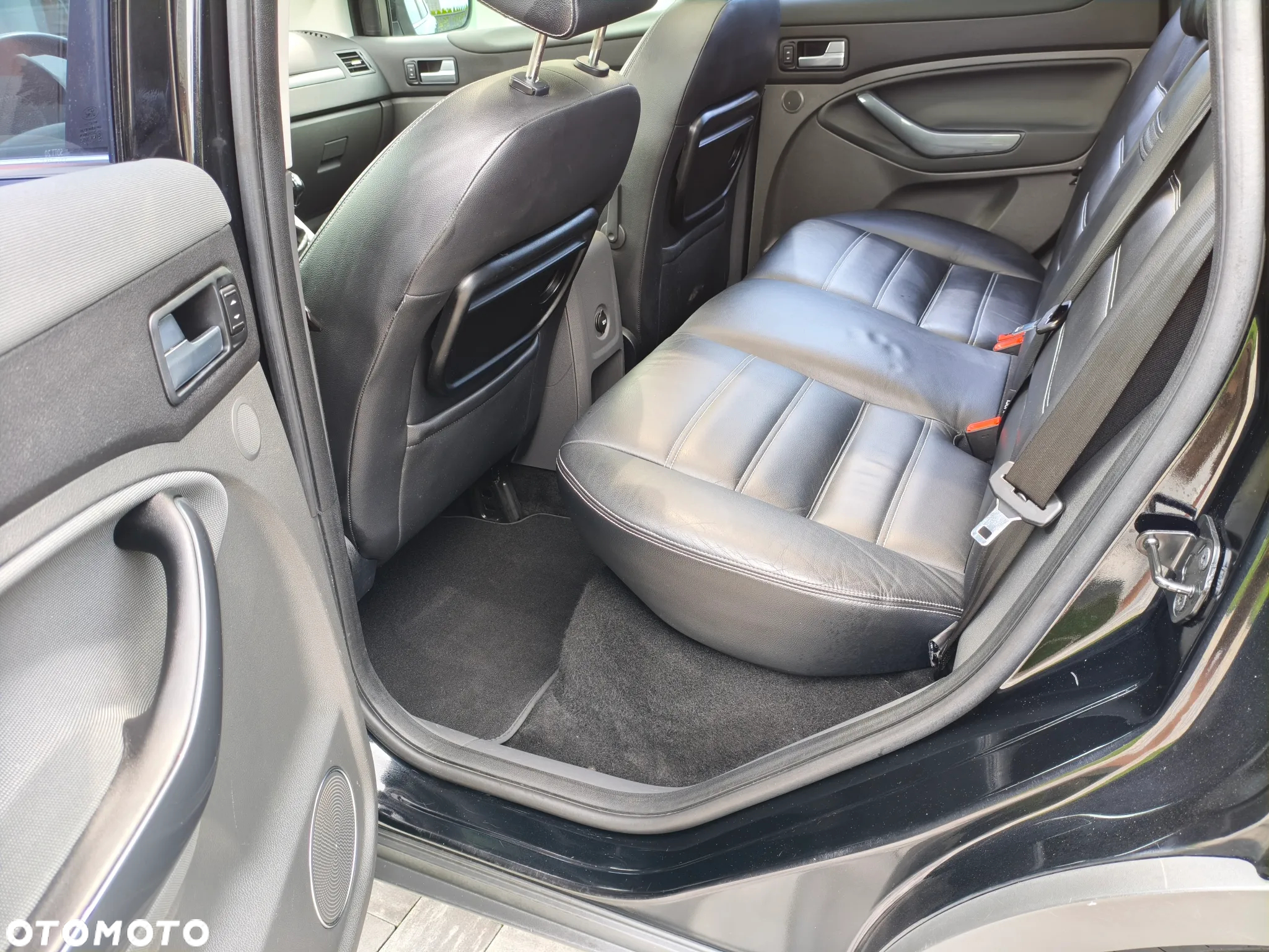 Ford Kuga 2.0 TDCi 2x4 Titanium - 23