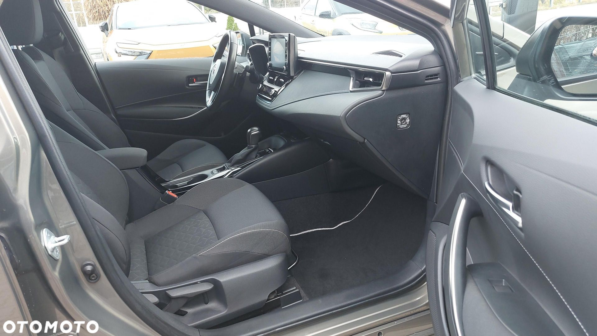 Toyota Corolla 2.0 Hybrid Comfort - 8